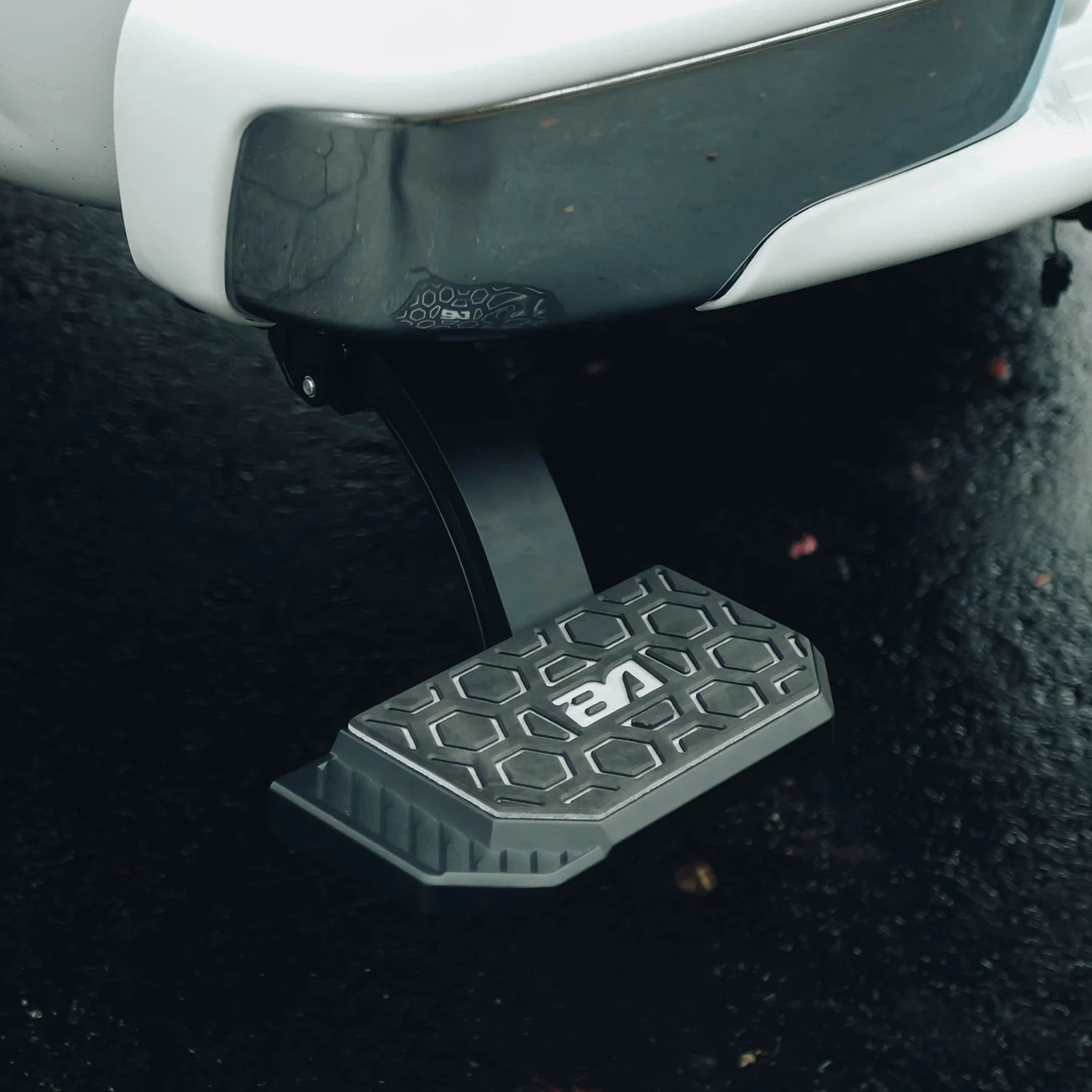 Silverado/Sierra 1500/2500/3500 (1999-2007) Retractable Bed Step - Image 3