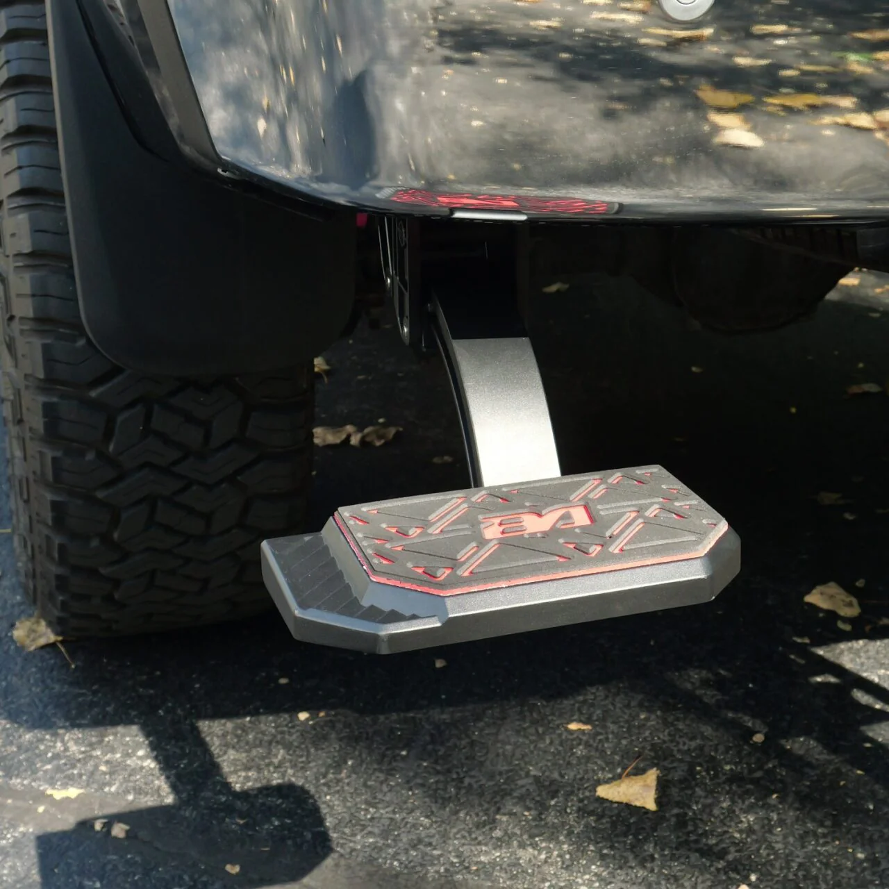 Chevy Silverado/GMC Sierra 1500/2500/3500 (2007-2014)  Retractable Bed Step - Image 5