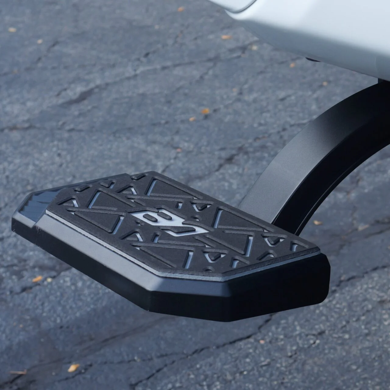Chevy Silverado/GMC Sierra 1500 (2019-2026) Retractable Bed Step - Image 4