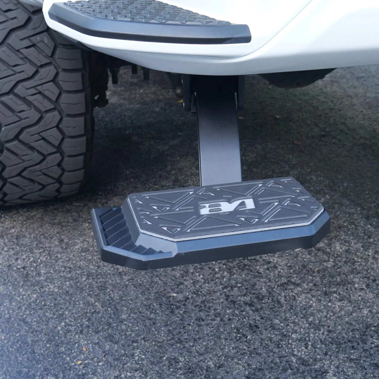 Chevy Silverado/GMC Sierra 1500 (2019-2026) Retractable Bed Step - Image 3