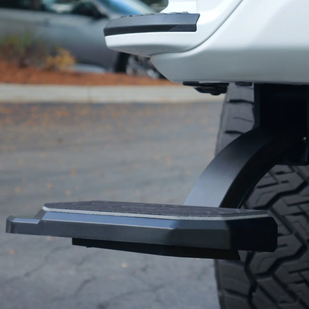 Chevy Silverado/GMC Sierra 1500 (2019-2026) Retractable Bed Step - Image 6