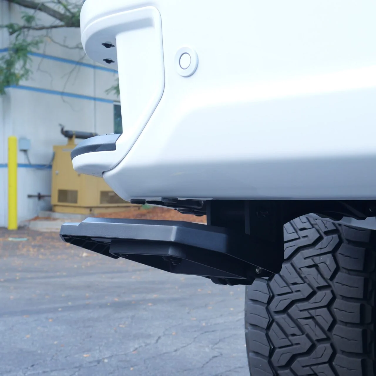 Chevy Silverado/GMC Sierra 1500 (2019-2026) Retractable Bed Step - Image 5