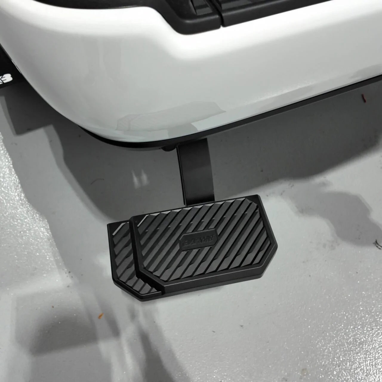 Dodge Ram 2500/3500 (2019-2026) Retractable Bed Step - Image 3