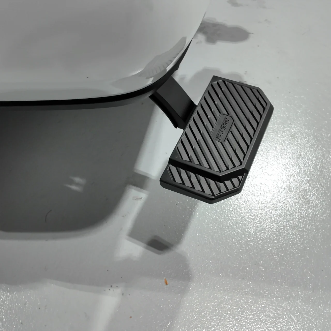Dodge Ram 2500/3500 (2019-2026) Retractable Bed Step - Image 4