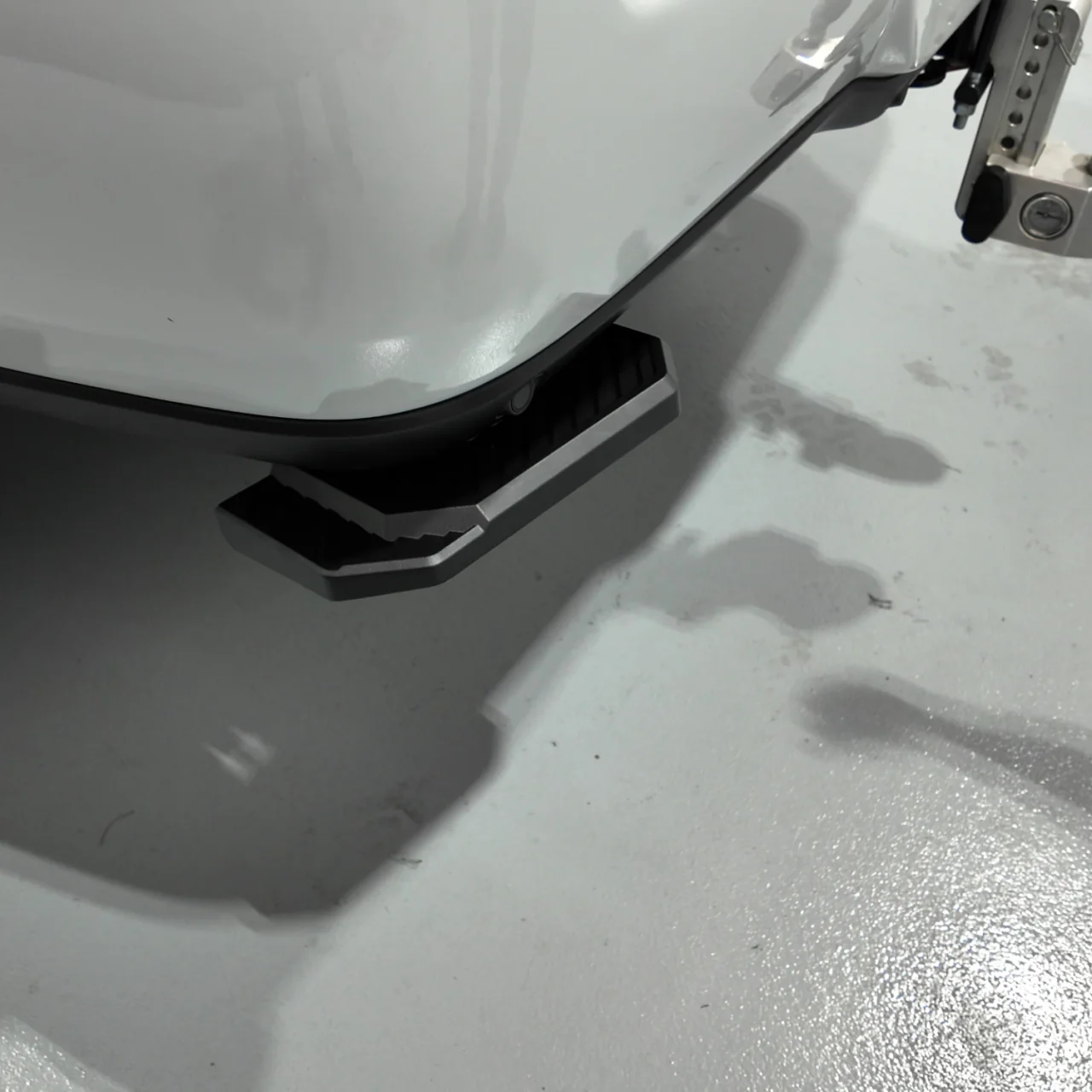 Dodge Ram 2500/3500 (2019-2026) Retractable Bed Step - Image 5