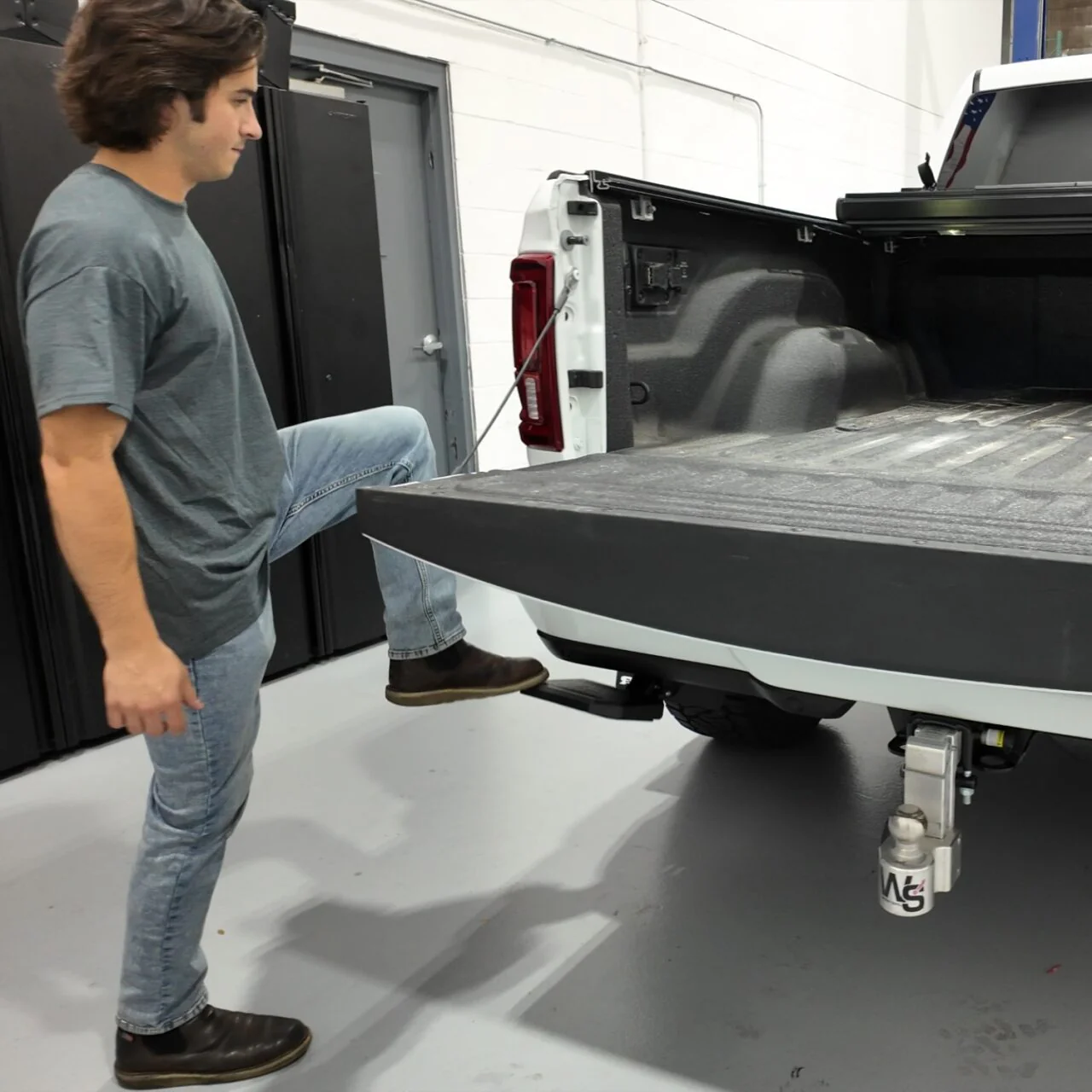 Dodge Ram 2500/3500 (2019-2026) Retractable Bed Step - Image 6