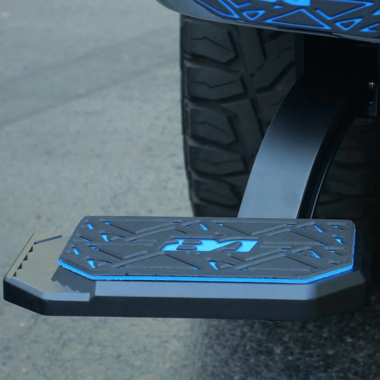 Ford Super Duty F-250/F-350 (2017-2022) Retractable Bed Step - Image 4