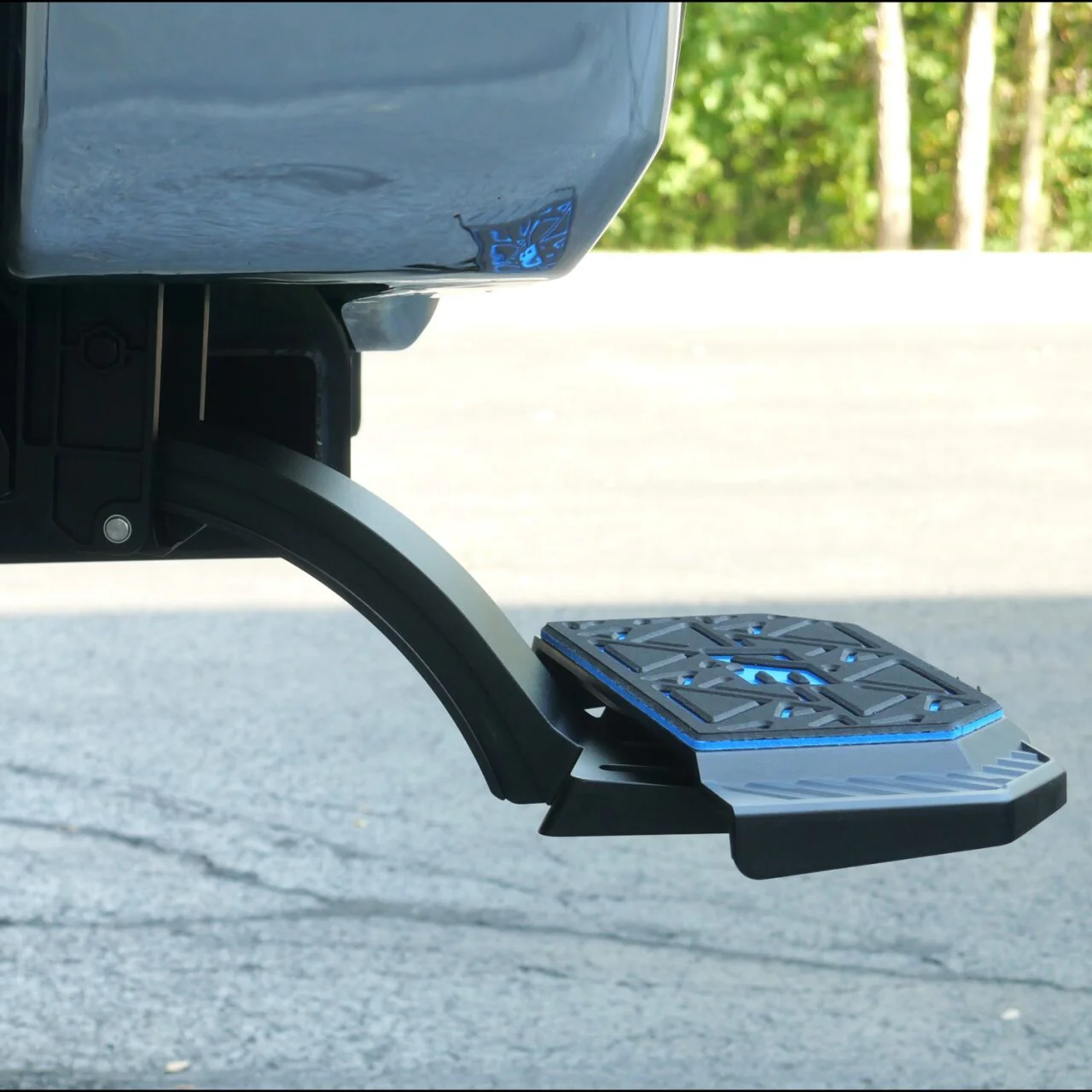 Ford Super Duty F-250/F-350 (2017-2022) Retractable Bed Step - Image 6