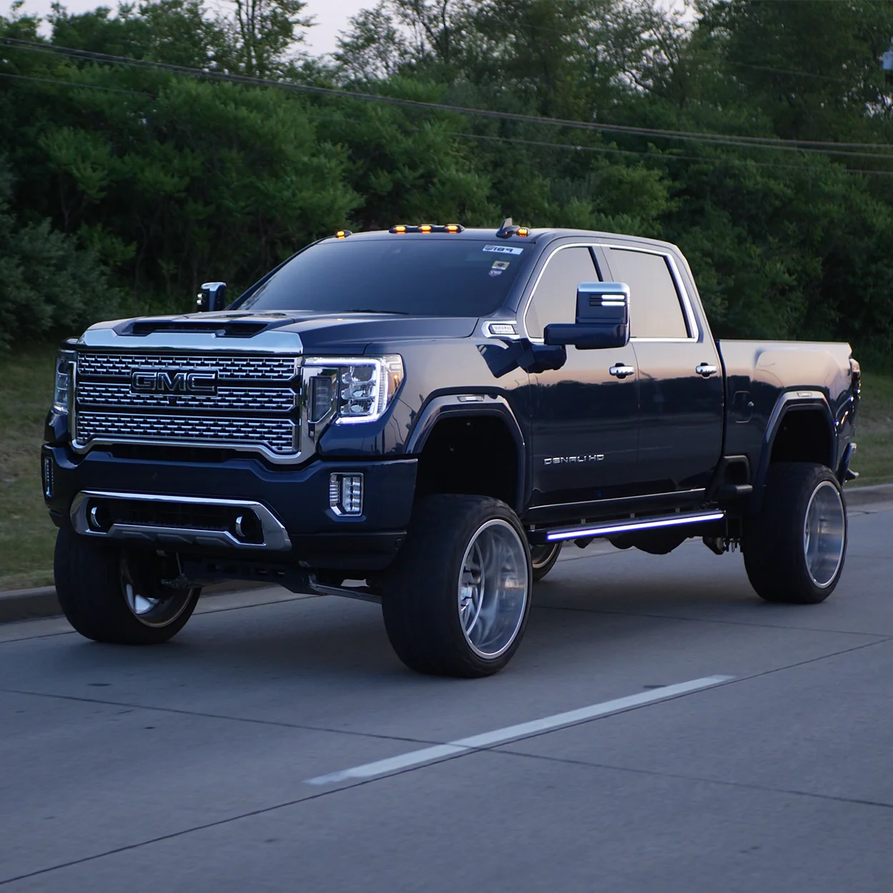 Lumastep M1 Light Up Running Boards | 2020-2026 Chevy Silverado & GMC Sierra 2500/3500 - Image 9