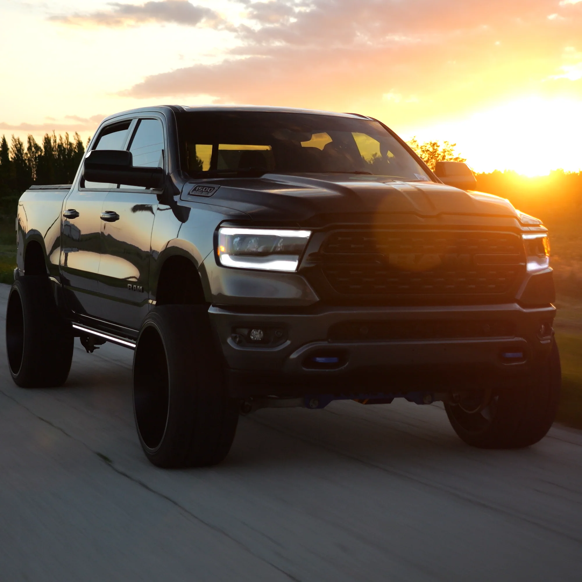 Lumastep M2 Powered Light Up Running Boards | 2019-2024 Dodge Ram 1500 - Image 9
